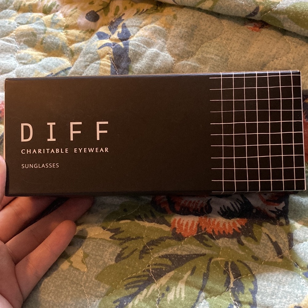 DIFF Kaia Sunglasses - Picture 7 of 7